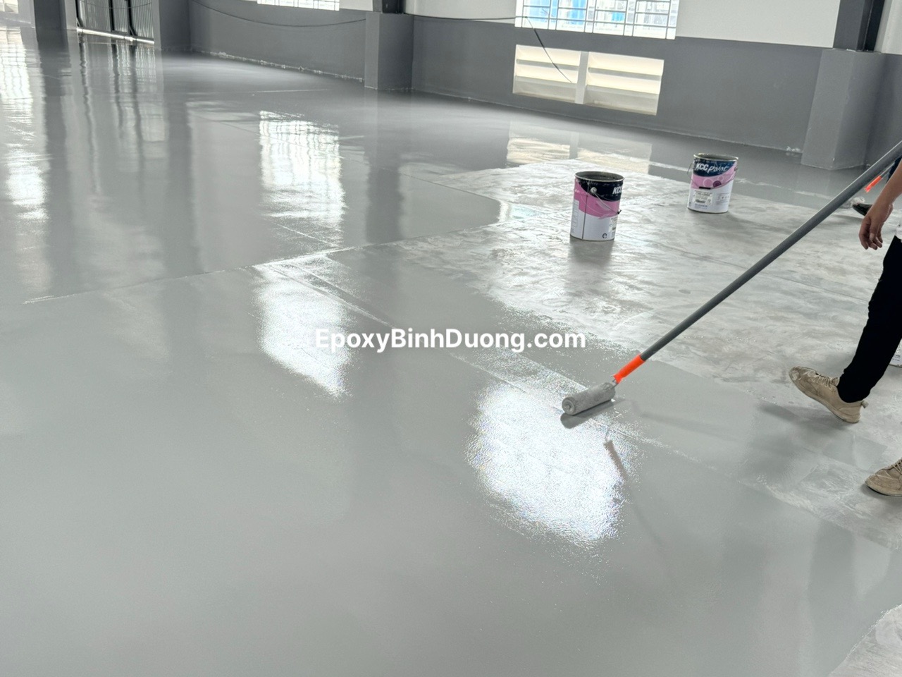 Thi Công Sơn Nền Epoxy Hệ Lăn Tại Bình Dương Thi Công Sơn Nền Epoxy Hệ Lăn Tại Bình Dương