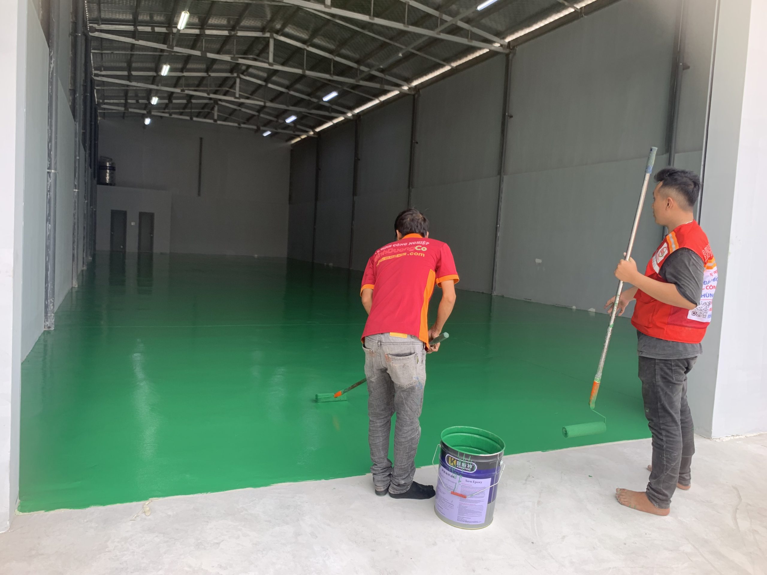 Thi Công Sơn Nền Epoxy Hệ Lăn Tại Bình Dương Thi Công Sơn Nền Epoxy Hệ Lăn Tại Bình Dương