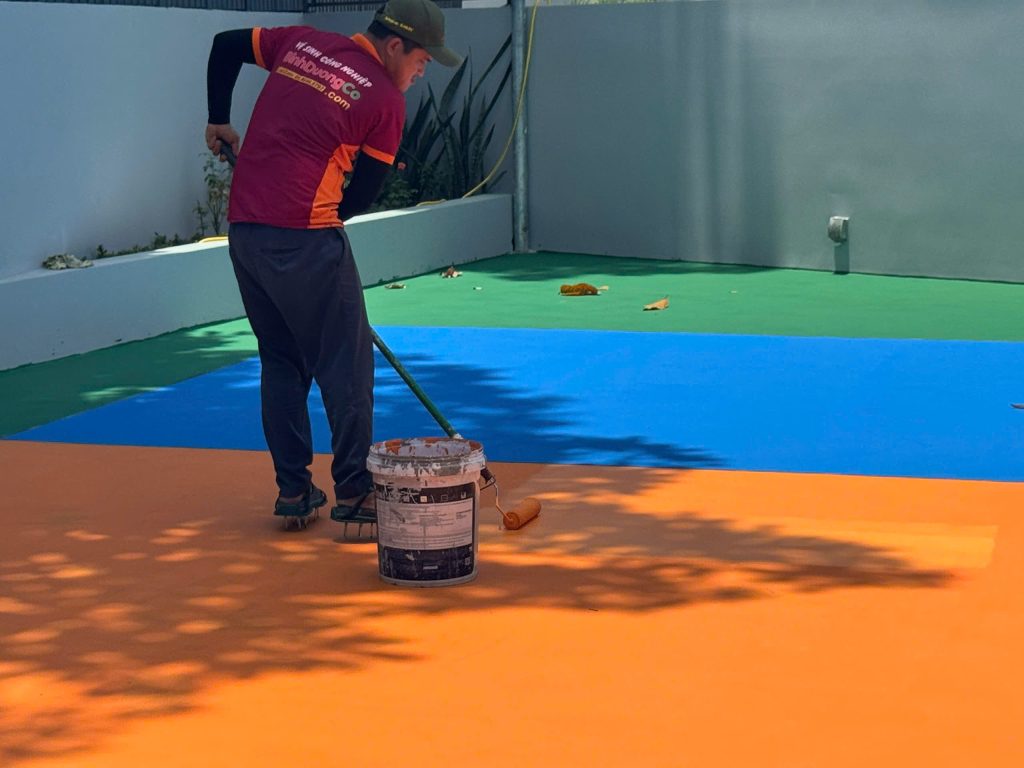 Sự khác biệt của việc thi công sơn sân pickleball trên nền bê tông và nền nhựa asphalt